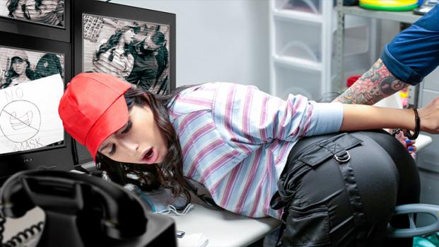 ShopLyfter – Penelope Woods – Freedom of Skeet