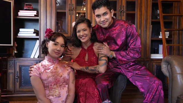 Kitty Chow, Naomi Korae – Dont Worry, I’ll Teach You How to Use Your Pink Pussy to Be a Good Wife – FamilyStrokes