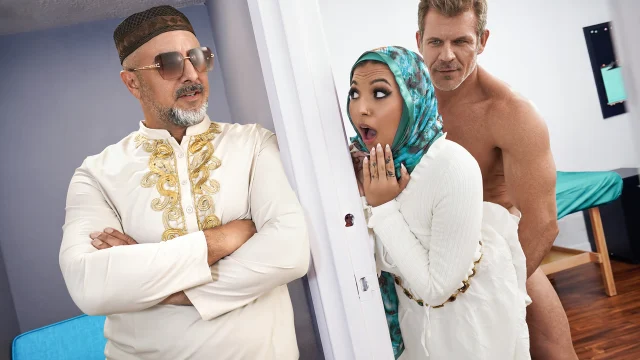 Ravyn Moore – Shes a Virgin, But This Isnt Sex, Its a Medical Procedure – HijabHookup